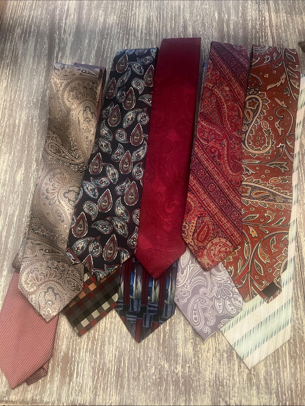 Set of 10 Assorted Men's Paisley, dotted and patterned Silk Ties. New in pkgs